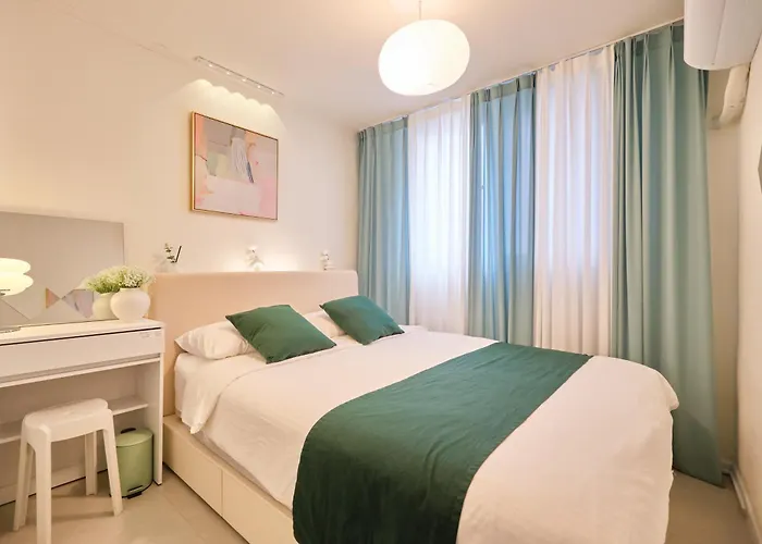Young #3 # 5 Beds # Line 2 Line 5 Yeongdeungpo-gu Office Station #hongdae # Yeouido Seoel