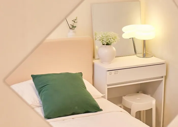 Young #3 # 5 Beds # Line 2 Line 5 Yeongdeungpo-gu Office Station #hongdae # Yeouido * Seoel