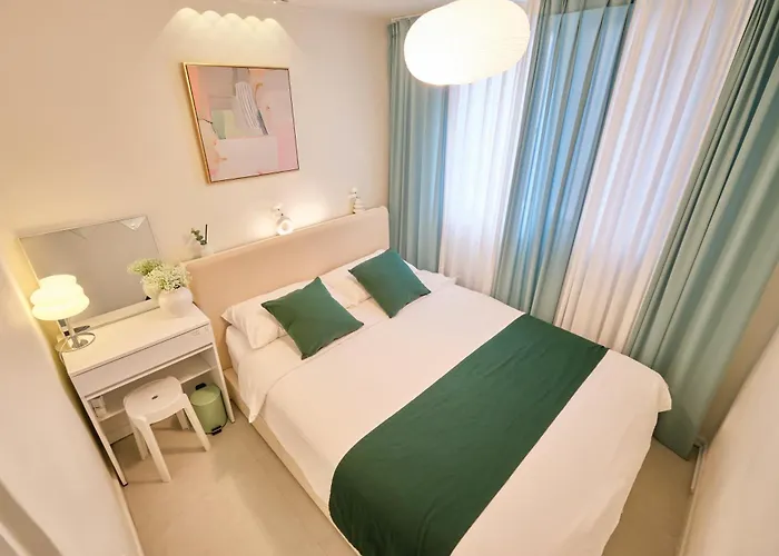Young #3 # 5 Beds # Line 2 Line 5 Yeongdeungpo-gu Office Station #hongdae # Yeouido *